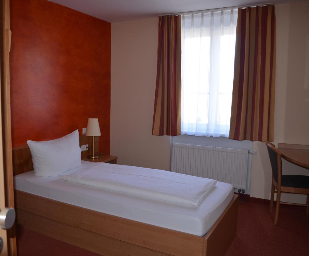 Hotel Zum Goldenen Mann Раштатт Екстер'єр фото